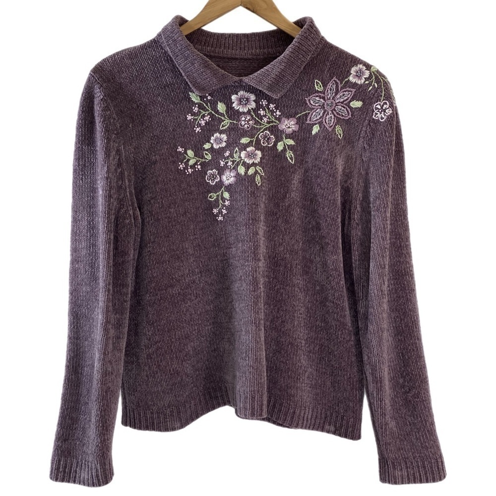 Vintage cottagecore soft purple knit sweater with floral embroidery